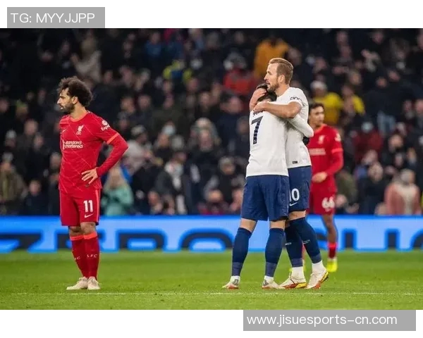 英超精彩对决尤文图斯与里昂战成平局帽子戏法引发争议判罚引热议